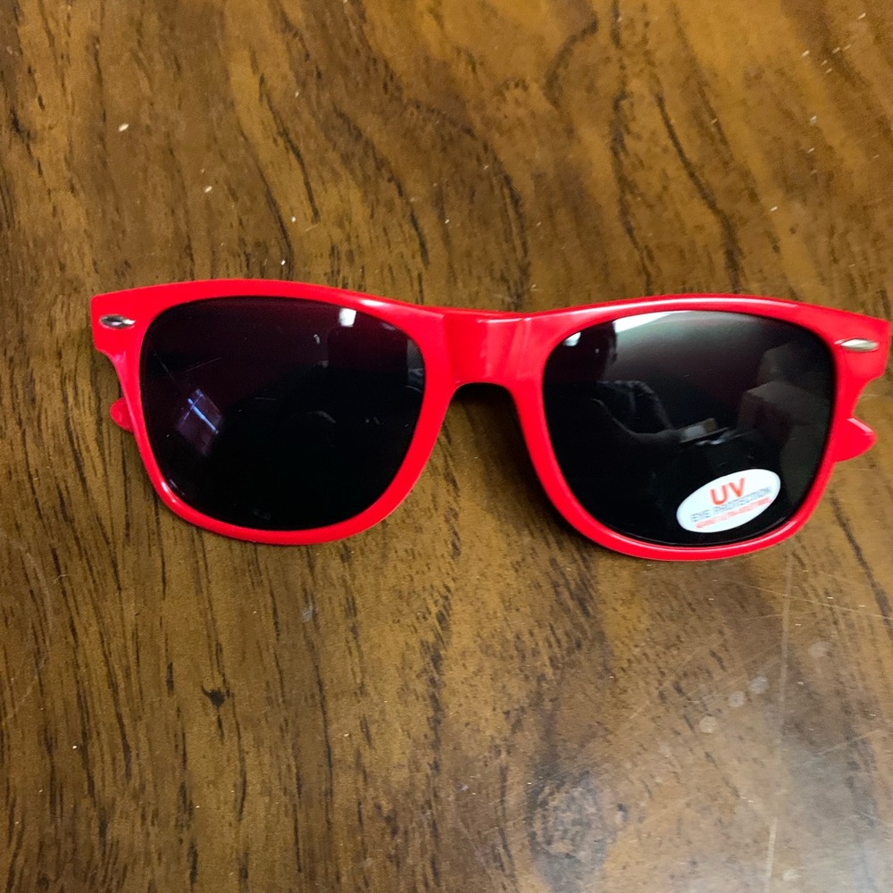 CAPTAIN MORGAN RED SUNGLASSES